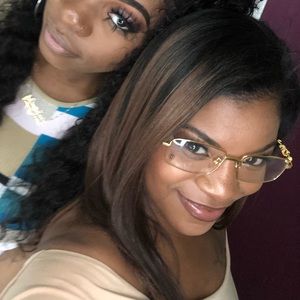 Meet your Posher, Dominique